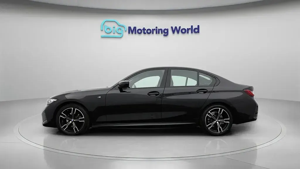 Begagnad BMW 320 M Sport 184 HK (135 kW) 2022 Svart Sedan
