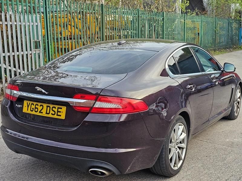 Begagnad Jaguar XF Premium Luxury 2012 Röd Sedan