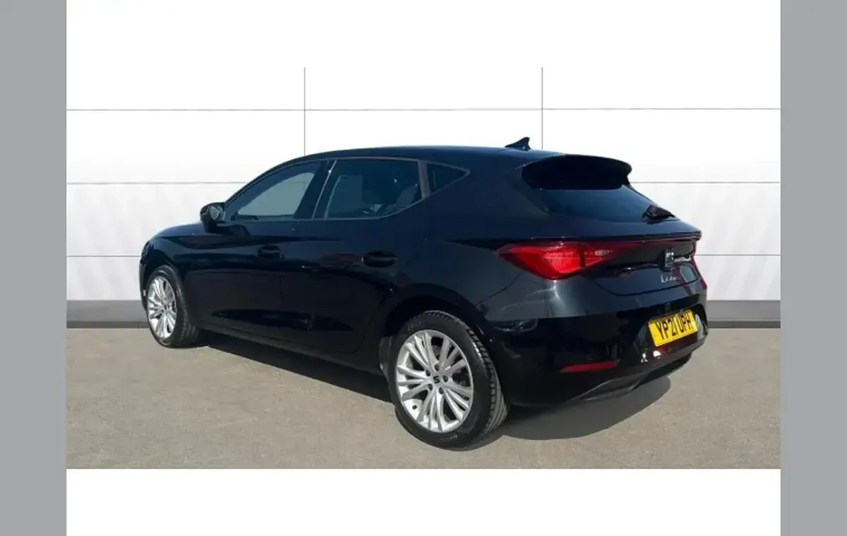 Used Seat Leon SE Dynamic 130 HP (95 kW) 2021 Black Hatchback