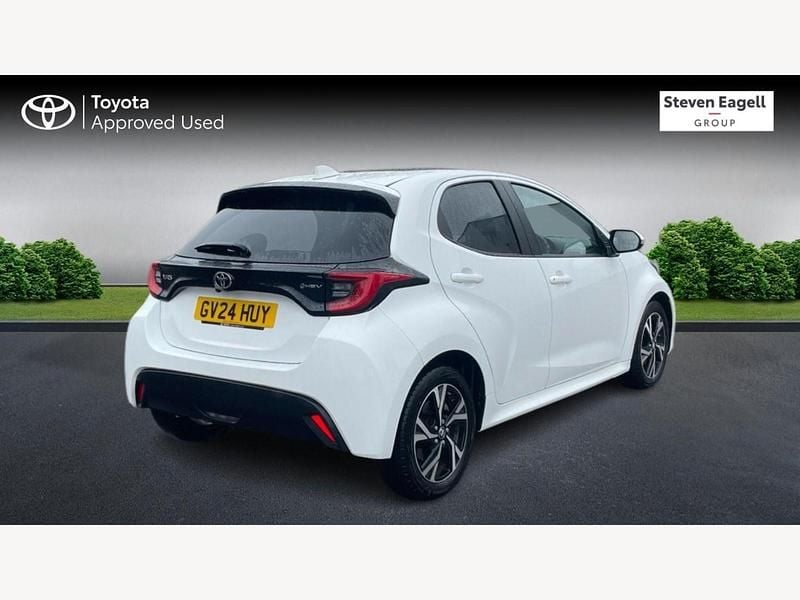 Used Toyota Yaris Hybrid Design 2024 White Hatchback