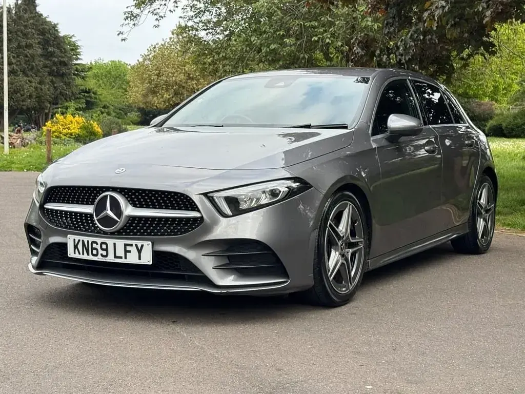 Usado Mercedes A150 AMG line 150 HP (110 kW) 2020 Cinzento Citadino