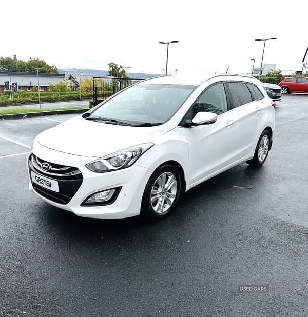 Used Hyundai i30 Style 128 HP (94 kW) 2013 White Estate