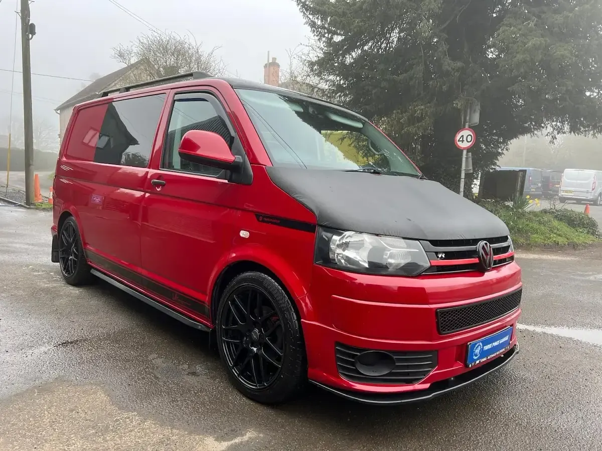 Used VW Transporter 140 HP (102 kW) 2010 Red Van