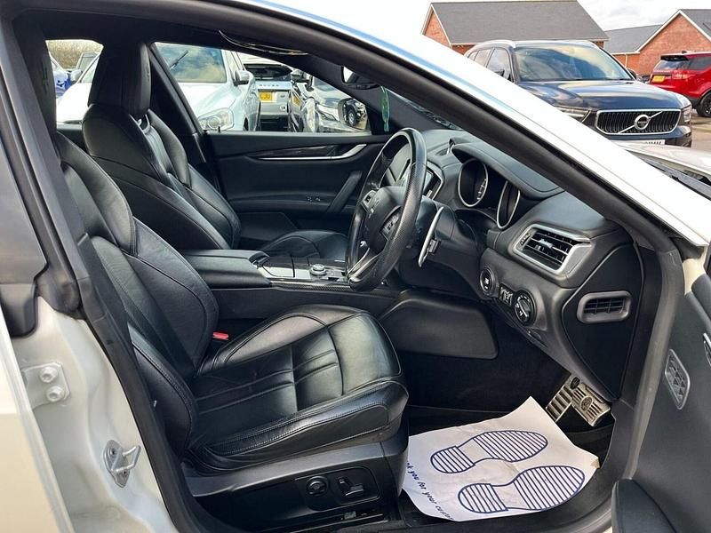 Used Maserati Ghibli 275 HP (202 kW) 2016 White Sedan