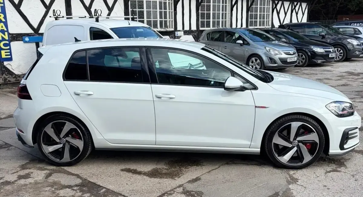 Used VW Golf VII GTI 245 HP (180 kW) 2019 White Hatchback