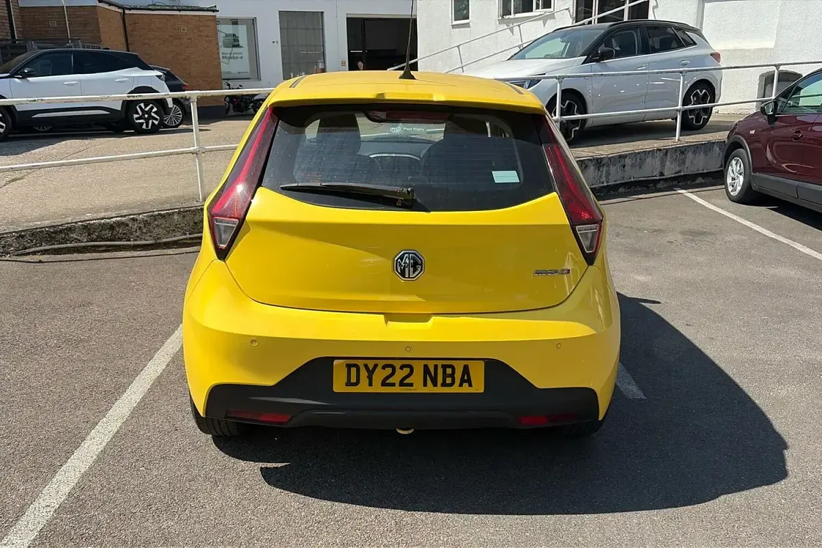 Used MG MG3 Exclusive 106 HP (77 kW) 2022 Yellow Hatchback