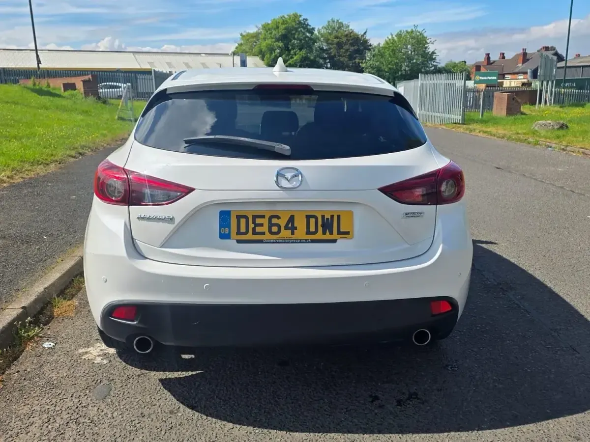 Używany Mazda 3 Inclusive 165 KM (121 kW) 2014 Biały Hatchback