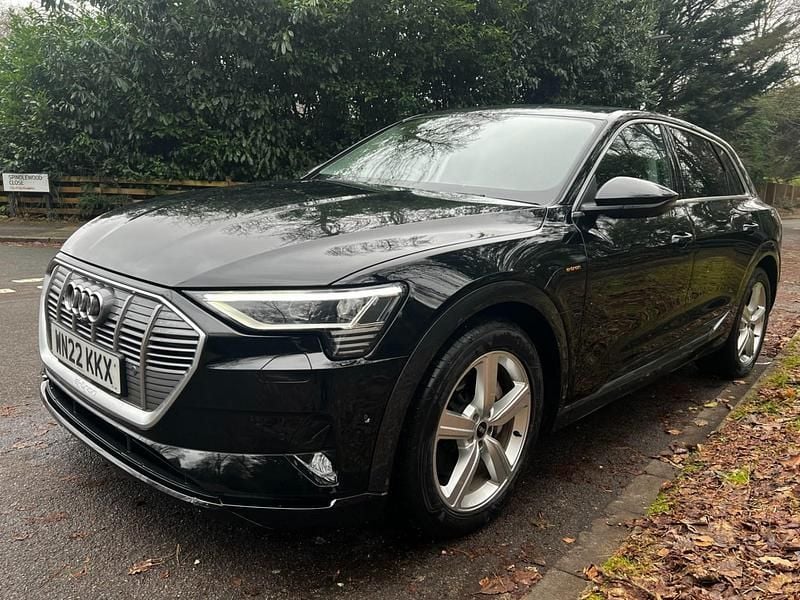 Begagnad Audi e-tron Performance 230 kW (313 HK) 2022 Svart SUV