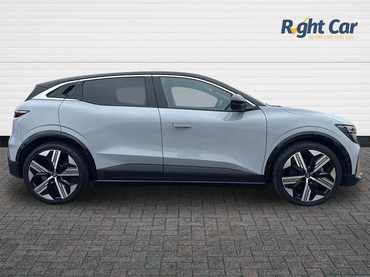 Used Renault Megane E-Tech Iconic 160 kW (218 HP) 2023 Grey/black Hatchback