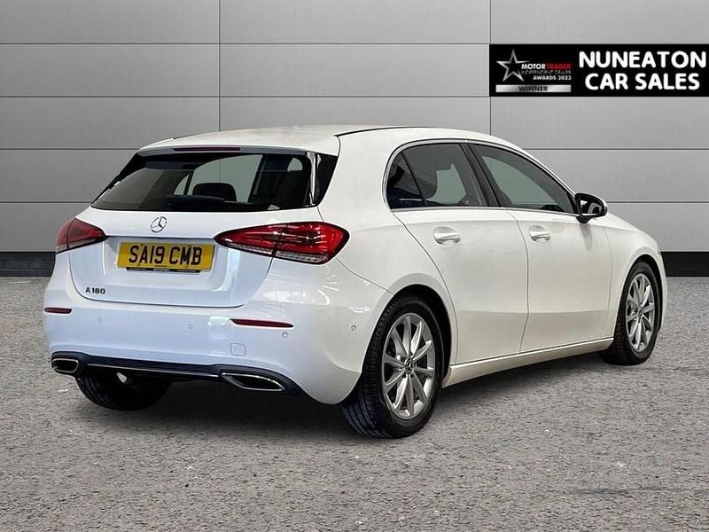 Used Mercedes A180 Executive 136 HP (100 kW) 2019 White Hatchback