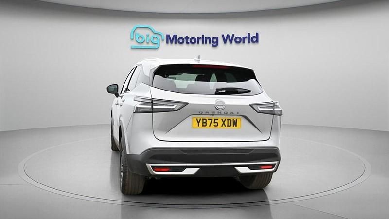New Nissan Qashqai N-Connecta 158 HP (116 kW) 2025 Silver SUV
