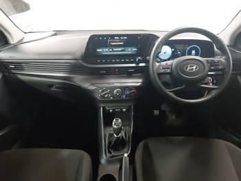 Used Hyundai i20 Advanced 100 HP (73 kW) 2025 White Hatchback
