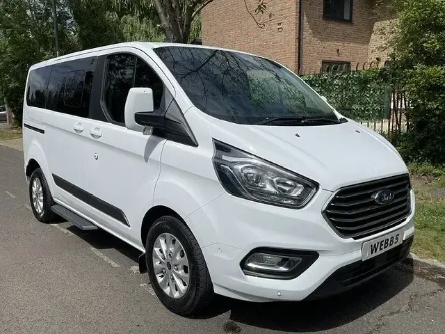 Used Ford Tourneo Custom Zetec 105 HP (77 kW) 2021 White Van