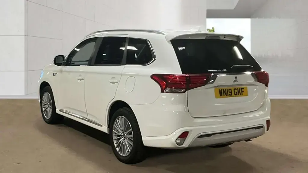 Used Mitsubishi Outlander P-HEV 2019 White SUV