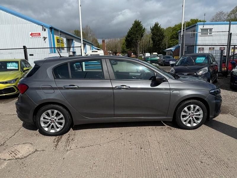 Begagnad Fiat Tipo Easy Plus 120 HK (88 kW) 2017 Grå Halvkombi