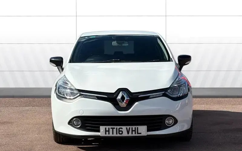 Used Renault Clio Dynamique 90 HP (66 kW) 2016 White Hatchback