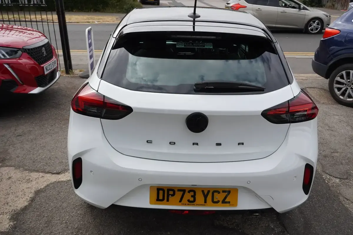 Used Vauxhall Corsa 100 HP (73 kW) 2023 White Hatchback