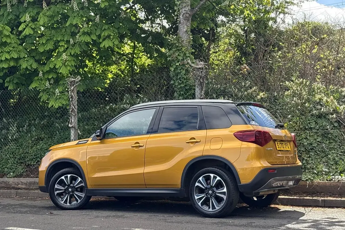 Second-hand Suzuki Vitara SZ5 129 CP (94 kW) 2020 Galben SUV