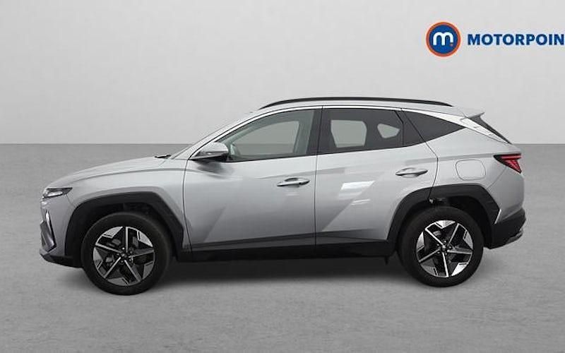 Usado Hyundai Tucson Premium 215 HP (158 kW) 2025 Prateado SUV