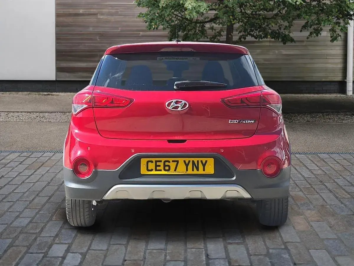 Used Hyundai i20 Active 100 HP (73 kW) 2017 Red Hatchback