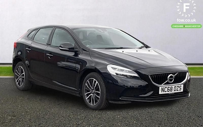 Begagnad Volvo V40 Momentum 122 HK (89 kW) 2019 Halvkombi