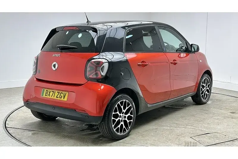 Used Smart ForFour Electric Drive Exclusive 60 kW (82 HP) 2022 Cadmium red Hatchback