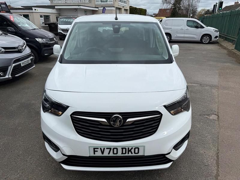 Used Vauxhall Combo S 100 HP (73 kW) 2020 White MPV