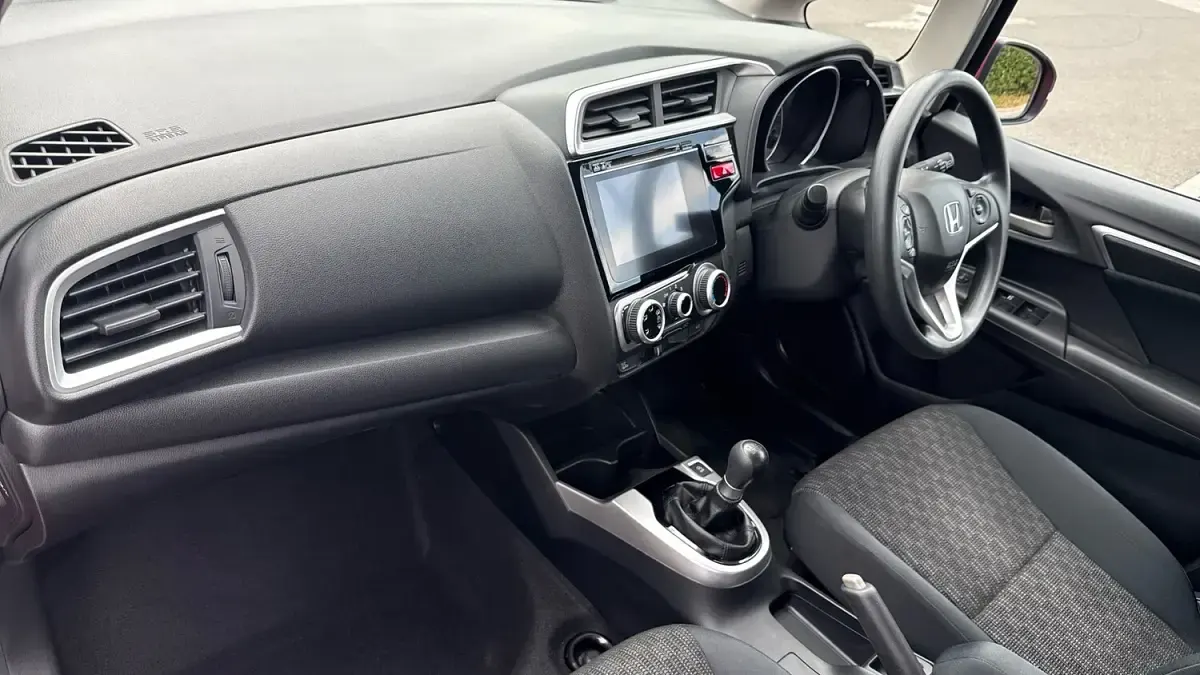 Used Honda Jazz SE 102 HP (75 kW) 2017 Red Hatchback