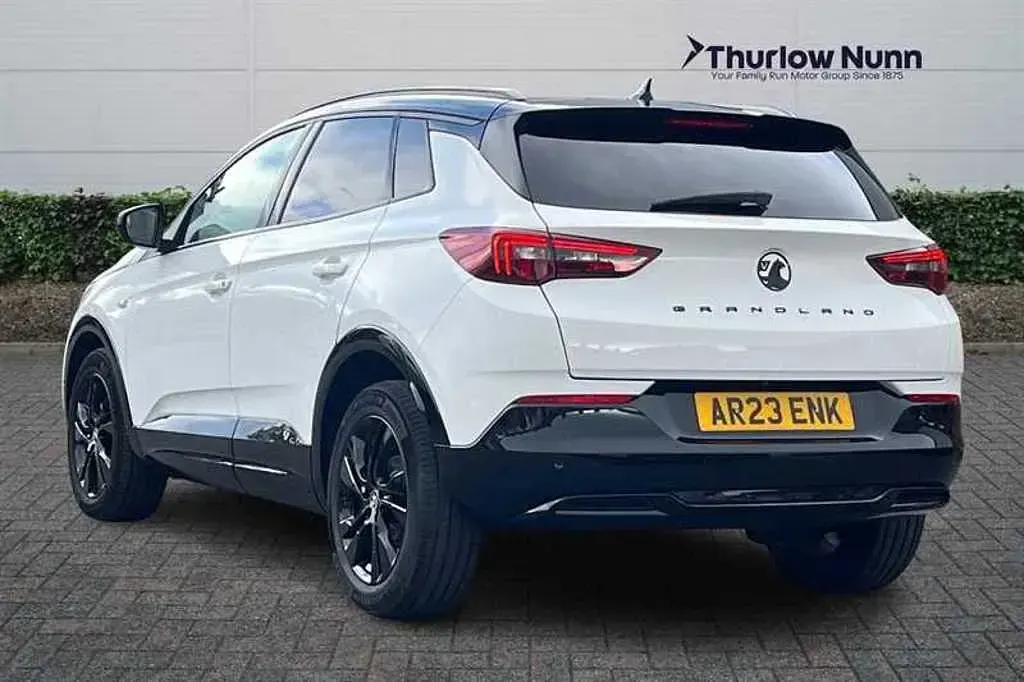 Used Vauxhall Grandland X S 131 HP (96 kW) 2023 Arctic white SUV