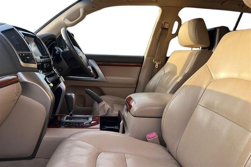 Used Toyota Land Cruiser 272 HP (200 kW) 2013 Galaxy black SUV