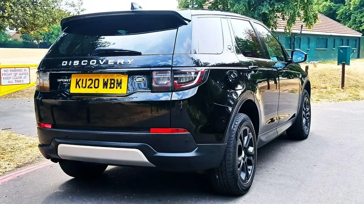 Used Land Rover Discovery 5 S 180 HP (132 kW) 2020 Black SUV