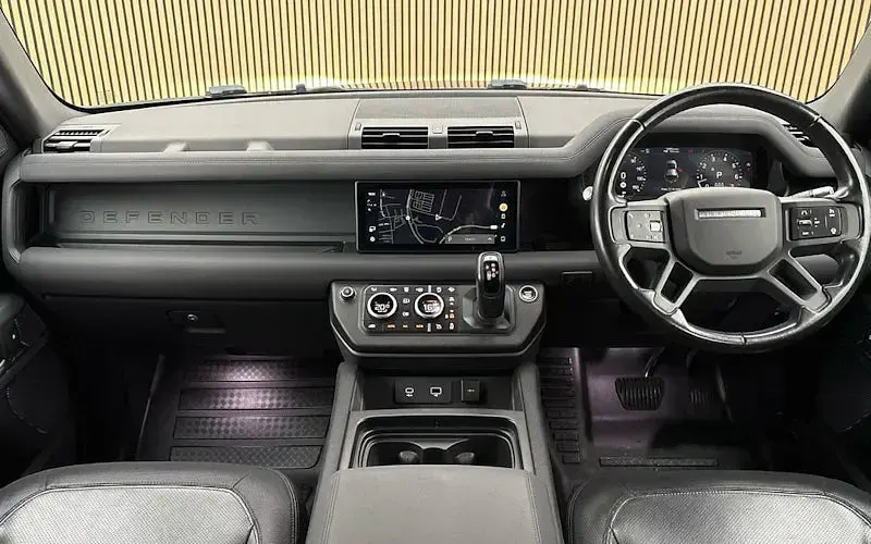 Used Land Rover Defender SE Dynamic 300 HP (220 kW) 2021 Storm grey SUV