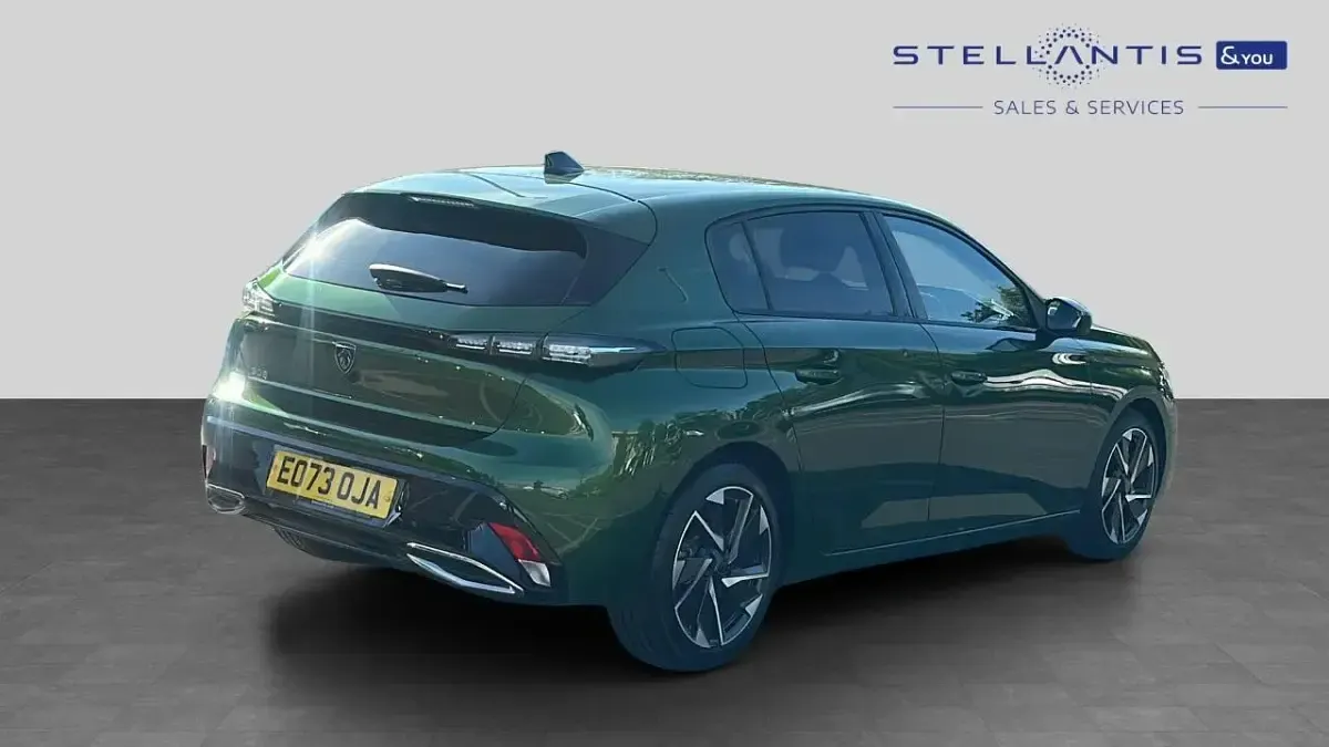 Used Peugeot 308 Allure Premium 129 HP (94 kW) 2023 Green Hatchback