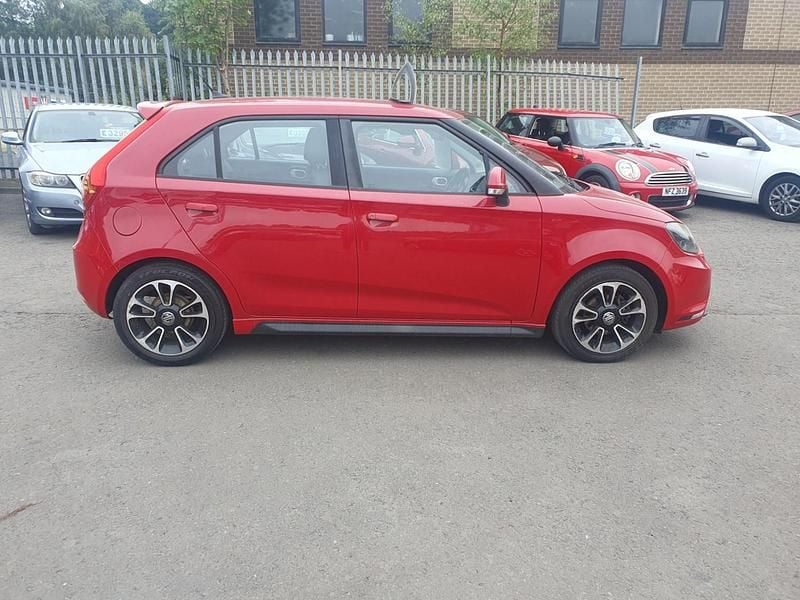 Used MG MG3 106 HP (77 kW) 2015 Red Hatchback