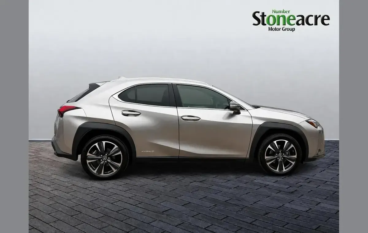 Used Lexus UX 250h 180 HP (132 kW) 2021 Silver SUV