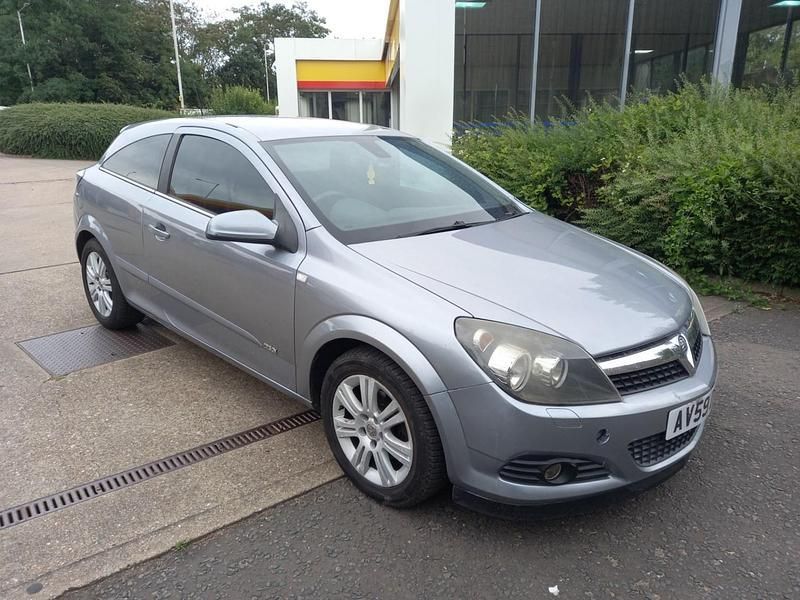 Silver Used 2009 Vauxhall Astra Design Edition Hatchback | £1,895 (Super price) - Image 1/4