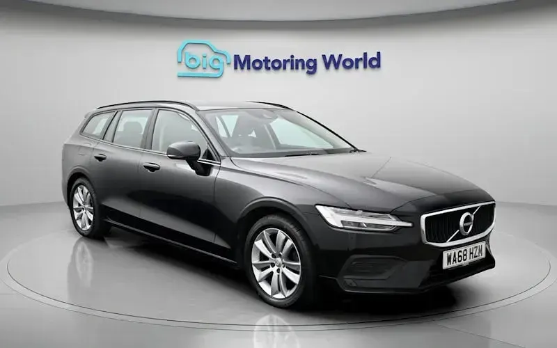 Usado Volvo V60 Momentum 190 HP (139 kW) 2018 Preto Carrinha