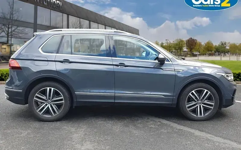 Usado VW Tiguan Elegance 150 HP (110 kW) 2023 Branco SUV