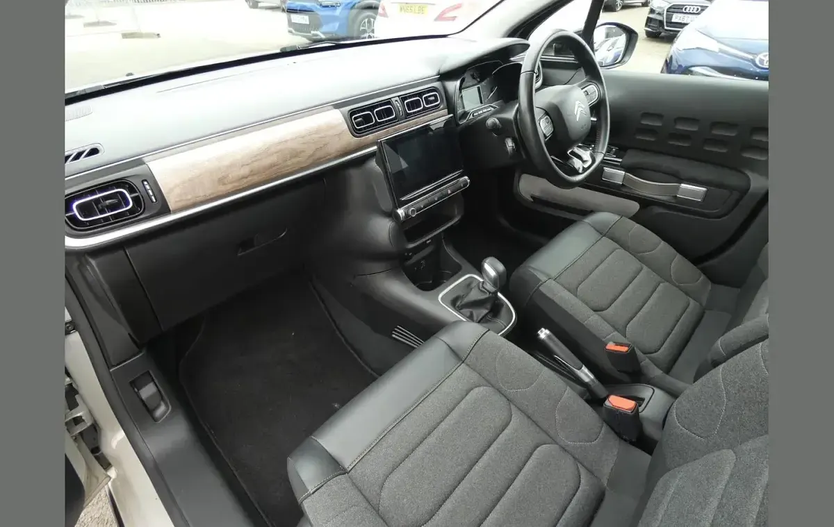 Used Citroën C3 PureTech 110 HP (80 kW) 2022 Beige Hatchback