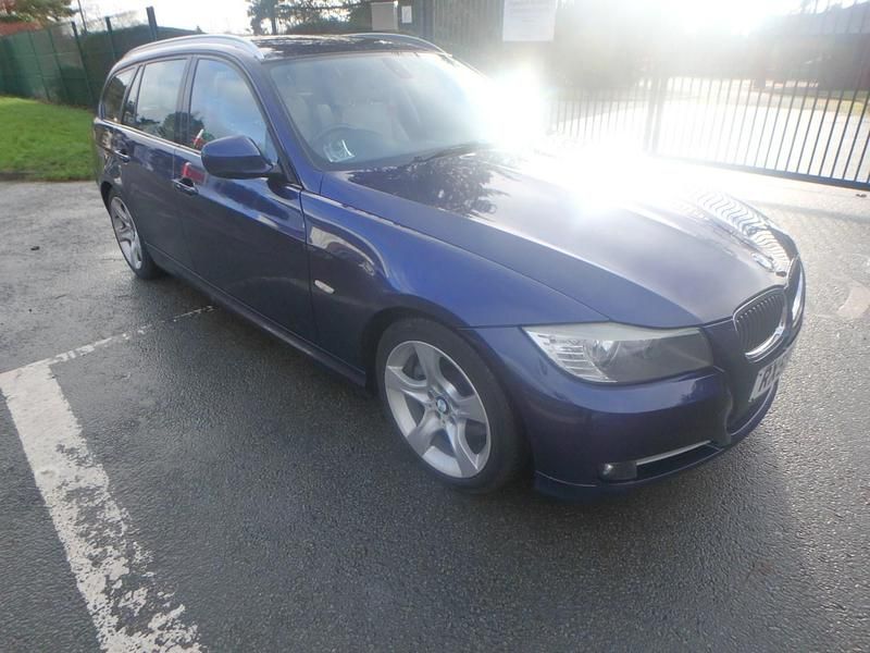 Blue Used 2011 BMW 325 Estate | £4,950 (Fair price) - Image 1/4
