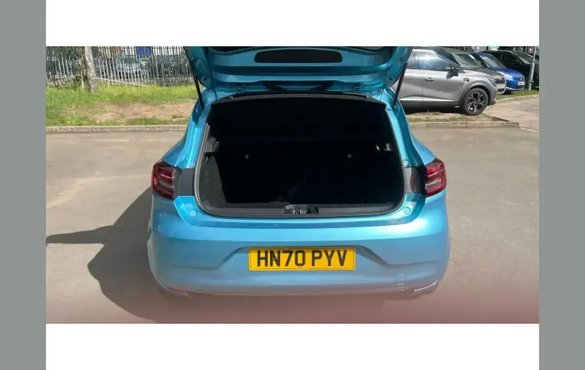 Used Renault Clio Version S 140 HP (102 kW) 2020 Blue Hatchback