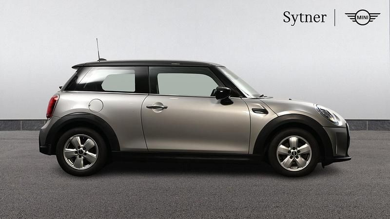 Begagnad Mini Cooper Classic 134 HK (98 kW) 2022 Silver Halvkombi