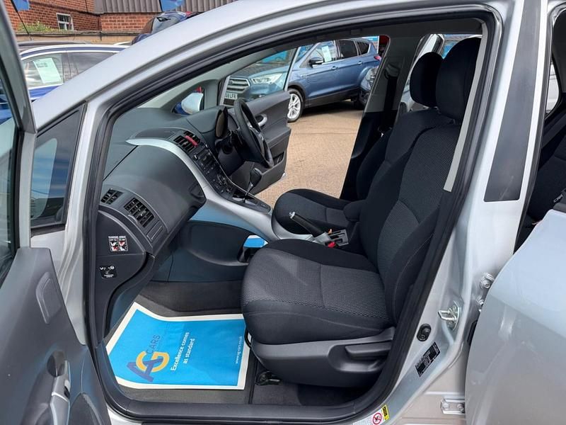 Usado Toyota Auris 2010 Prateado Citadino