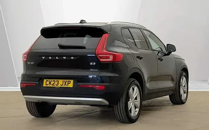 Used Volvo XC40 Core 163 HP (119 kW) 2026 SUV