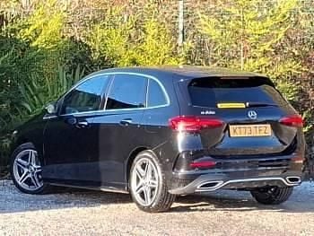Usado Mercedes B200 Executive 163 HP (119 kW) 2023 Preto Monovolume