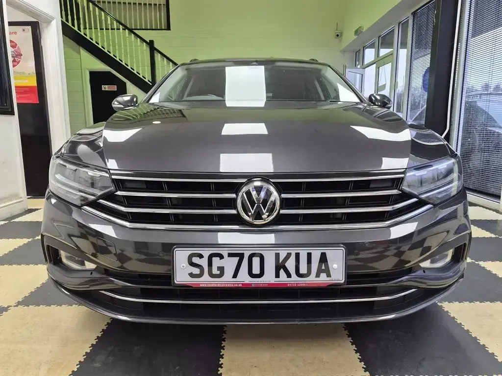 Used VW Passat SE 150 HP (110 kW) 2020 Grey Estate