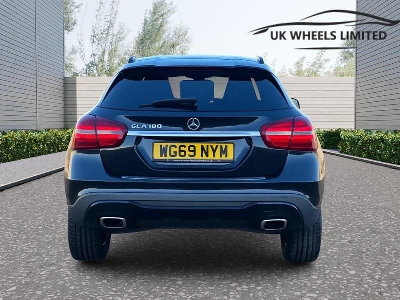 Used Mercedes GLA180 Urban 122 HP (89 kW) 2019 Black SUV