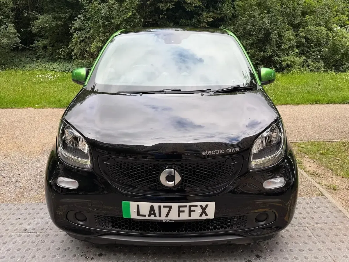 Used Smart ForFour Electric Drive Premium 60 kW (82 HP) 2017 Black Hatchback