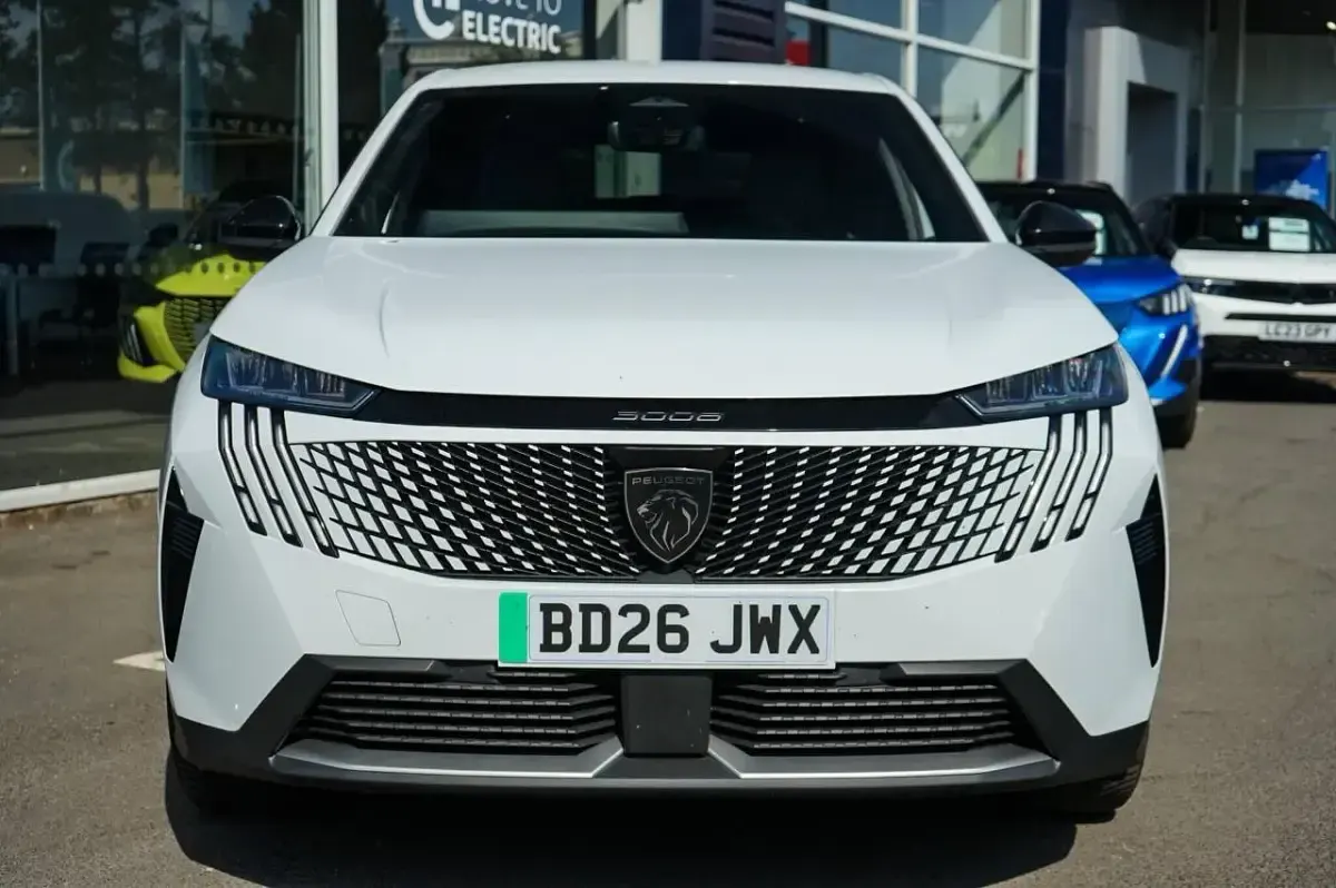 New Peugeot e-3008 Allure 156 kW (213 HP) 2026 White SUV