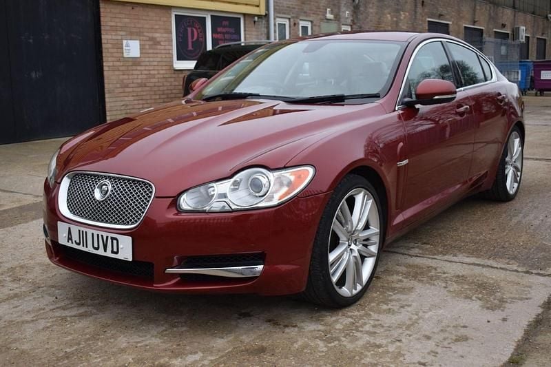Begagnad Jaguar XF Portfolio 2011 Röd Sedan